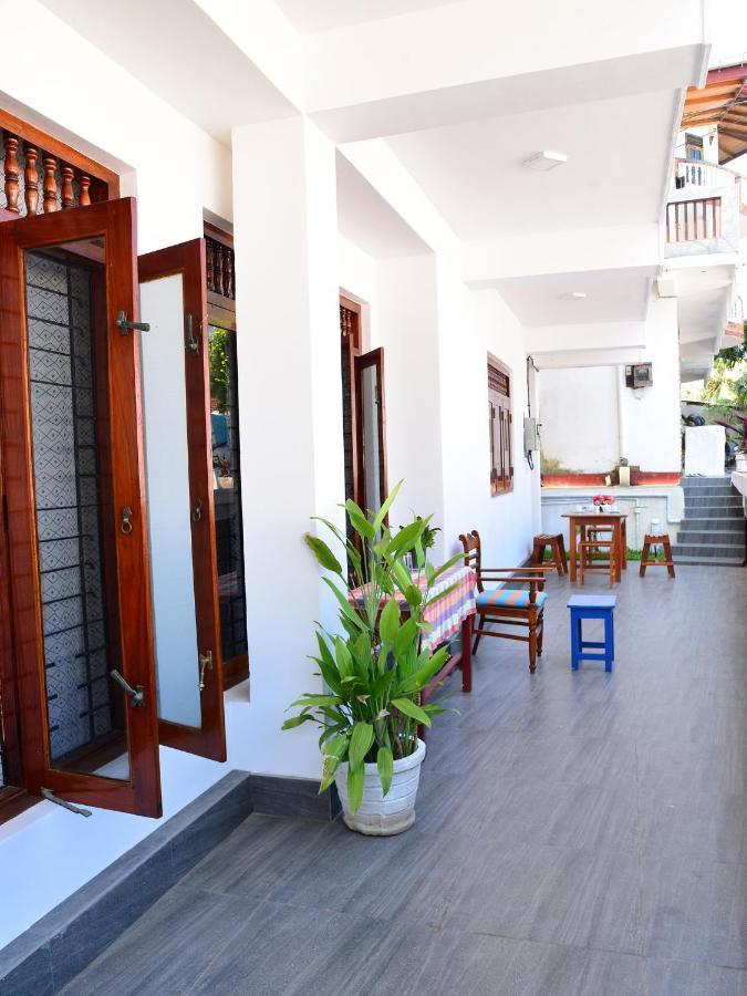 Happy Tuna Guesthouse ヒッカドゥワ エクステリア 写真