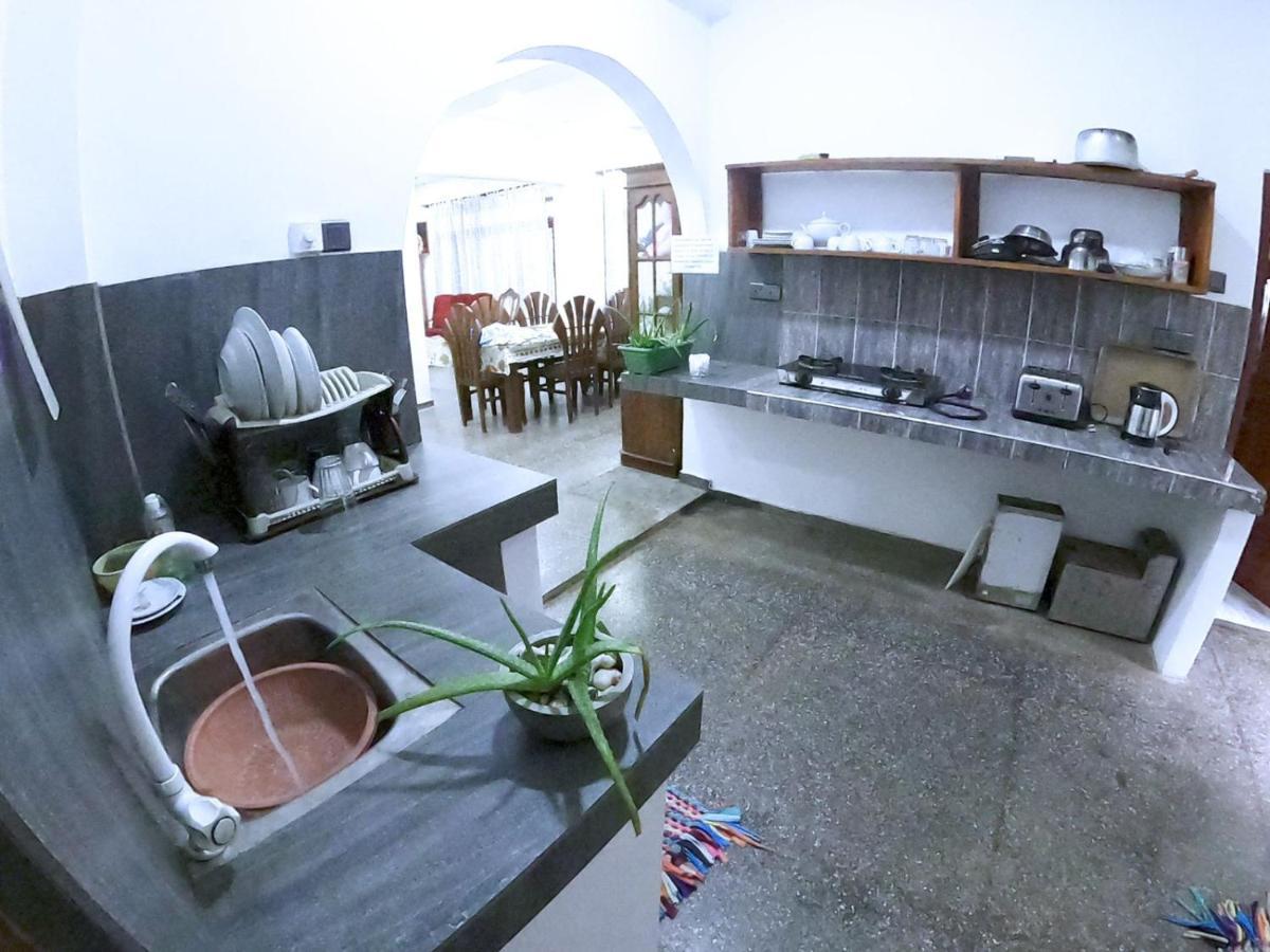 Happy Tuna Guesthouse ヒッカドゥワ エクステリア 写真