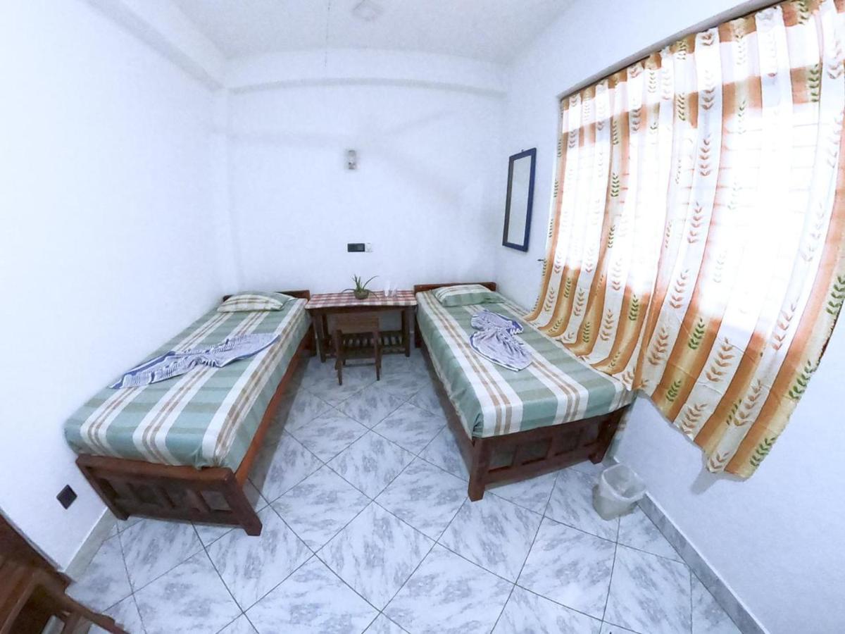 Happy Tuna Guesthouse ヒッカドゥワ エクステリア 写真