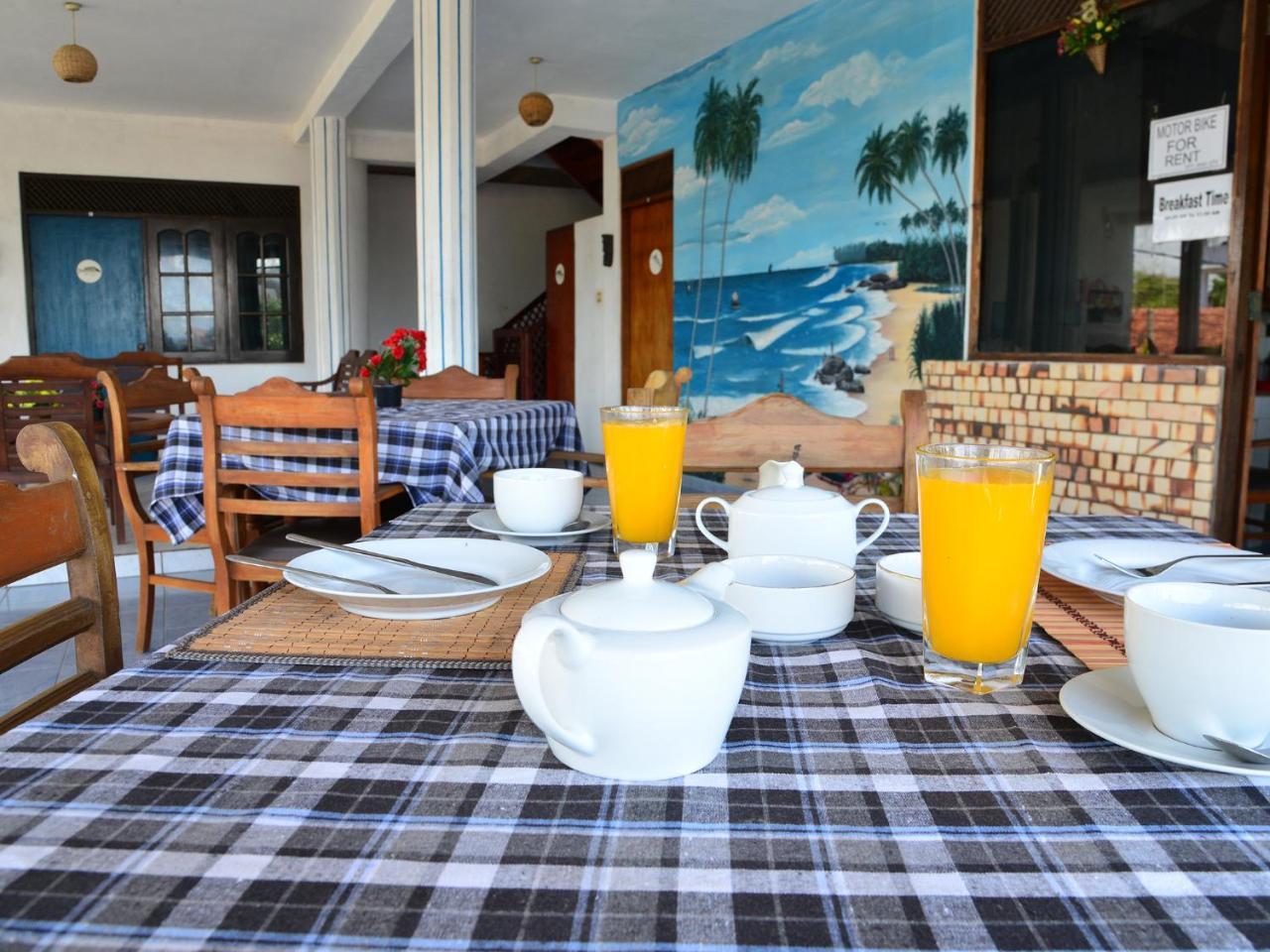 Happy Tuna Guesthouse ヒッカドゥワ エクステリア 写真