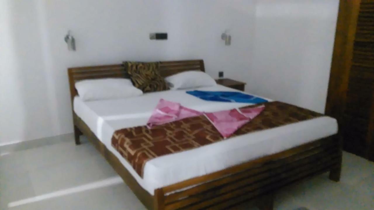 Happy Tuna Guesthouse ヒッカドゥワ エクステリア 写真